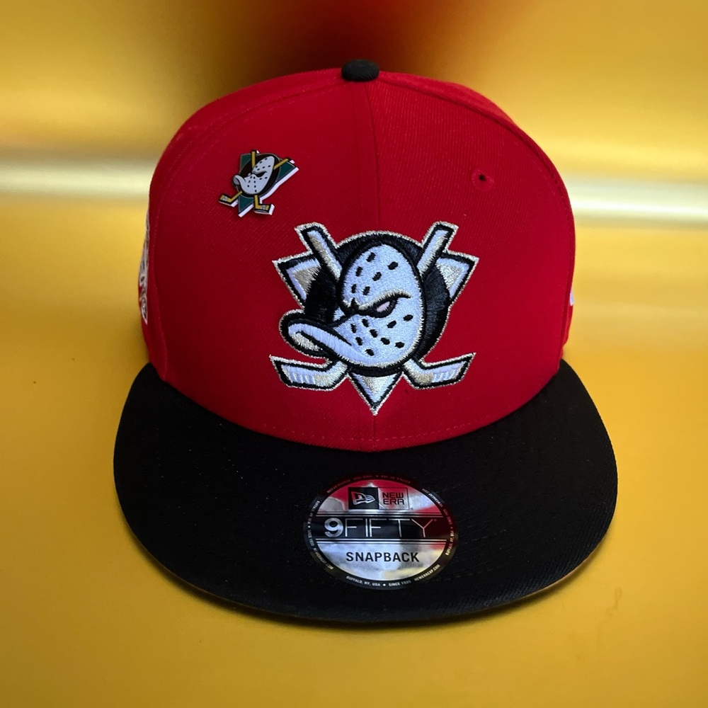 New Era 9fifty Red Two Tone Anaheim Ducks Snapback Cap - Picture 2 of 5